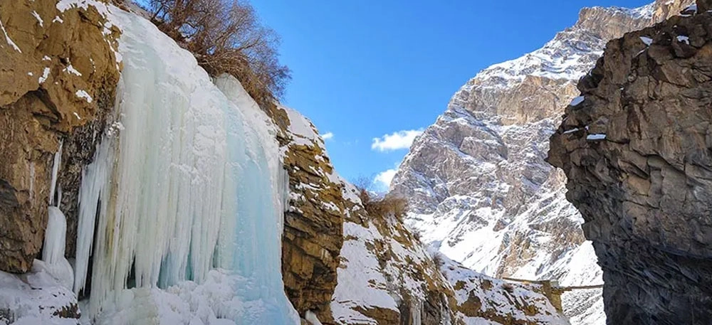 chadar frozen river trek