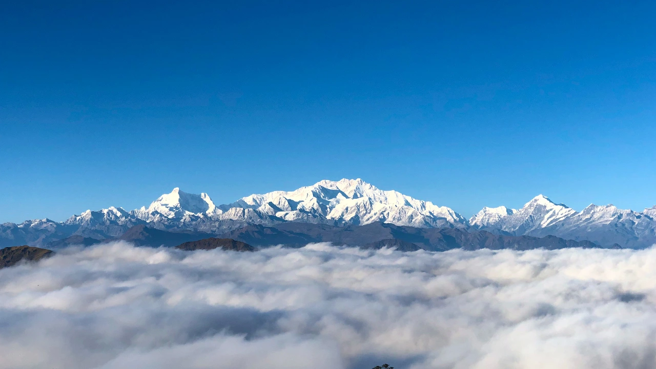 Sleeping Buddha peaks view from the Sandakphu trek
