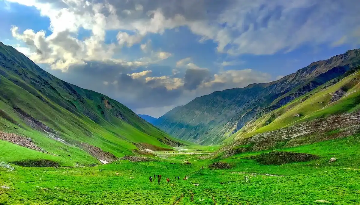 How-Kashmir-Great-Lake-Looks-On-Day-2