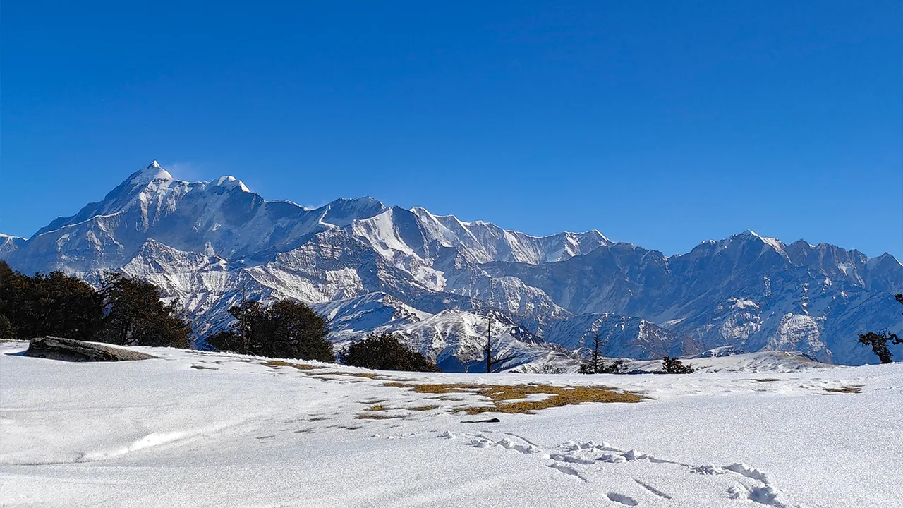 Majestic view of Trishul and Nanda Ghunti peaks from snow-covered Brahmatal Trek, peaks of india, hikes in india, trek the himalayas