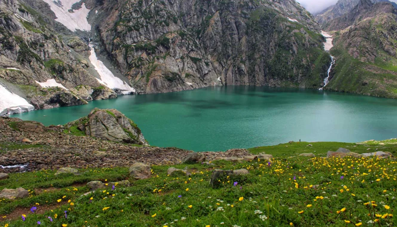 How-Kashmir-Great-Lake-Looks-On-Day-5